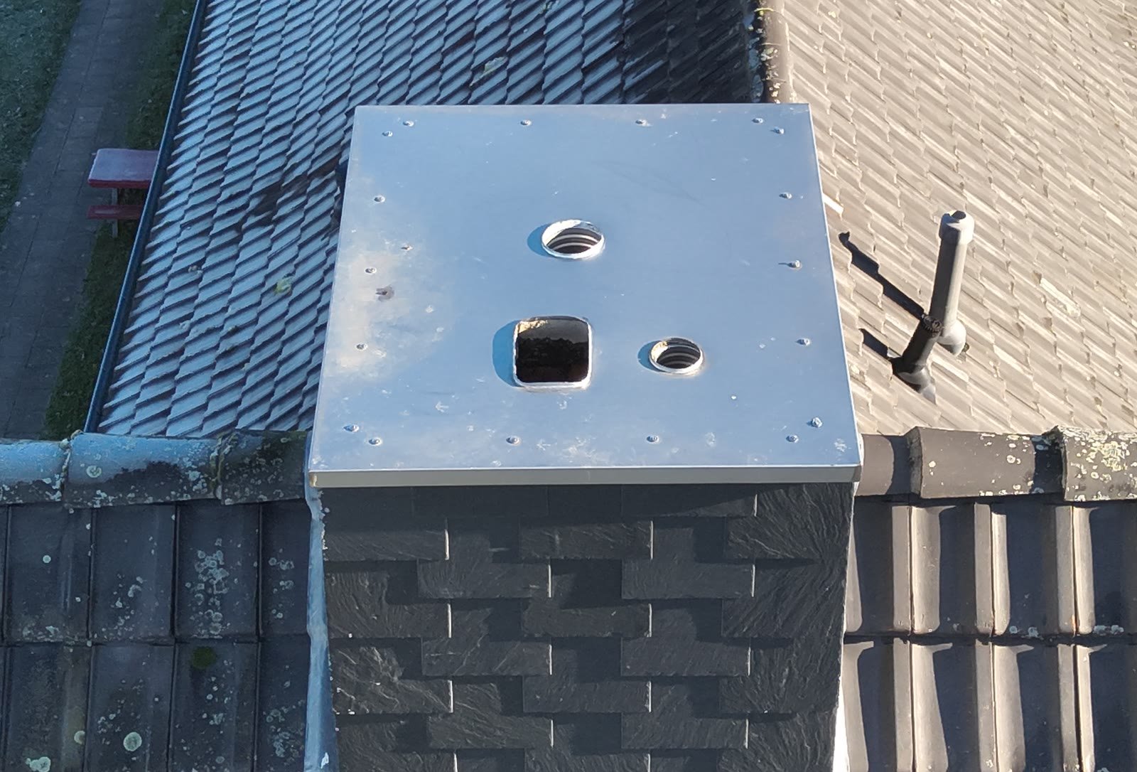 Schornsteinkopf mit Abdeckung von oben